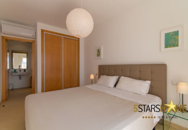 Villa with pool for 8 persons in Alcudia, Mallorca 4 double bedrooms, 4 bathrooms, garden, pool, BBQ, safe, WIFI, heating, open air parking, satellite TV.
