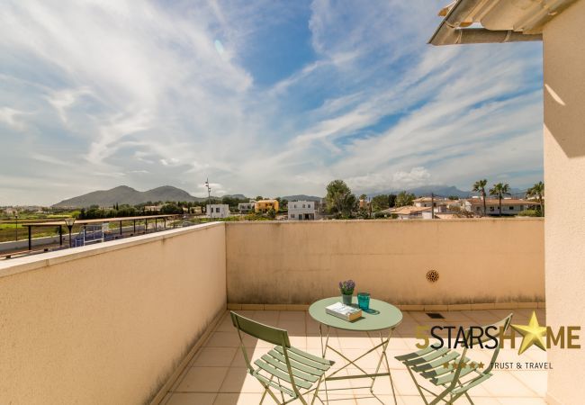 Villa with pool for 8 persons in Alcudia, Mallorca 4 double bedrooms, 4 bathrooms, garden, pool, BBQ, safe, WIFI, heating, open air parking, satellite TV.