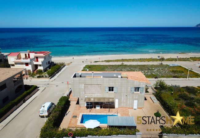 Beach house for 10 adults and babies in Son Serra de Marina. 5 DBR, 3 bathrooms, 1 full outdoor bathroom, AC, free wifi internet, pool with barbecue terrace.