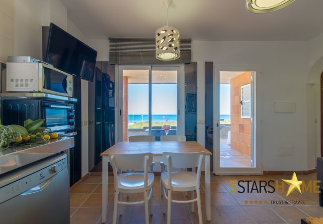 Beach house for 10 adults and babies in Son Serra de Marina. 5 DBR, 3 bathrooms, 1 full outdoor bathroom, AC, free wifi internet, pool with barbecue terrace.