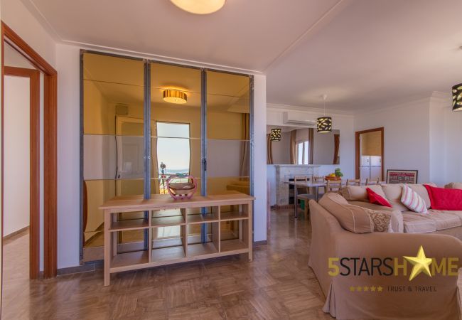 Beach house for 10 adults and babies in Son Serra de Marina. 5 DBR, 3 bathrooms, 1 full outdoor bathroom, AC, free wifi internet, pool with barbecue terrace.