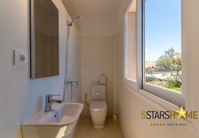 Beach house for 10 adults and babies in Son Serra de Marina. 5 DBR, 3 bathrooms, 1 full outdoor bathroom, AC, free wifi internet, pool with barbecue terrace.