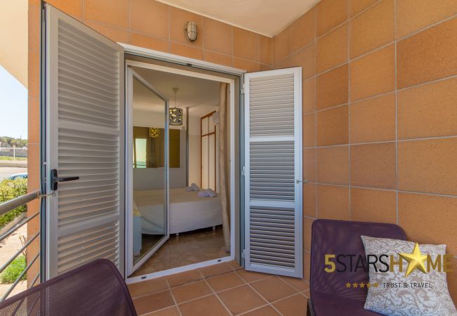 Beach house for 10 adults and babies in Son Serra de Marina. 5 DBR, 3 bathrooms, 1 full outdoor bathroom, AC, free wifi internet, pool with barbecue terrace.