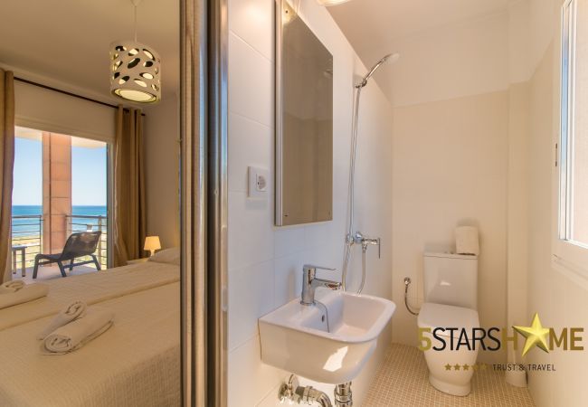 Beach house for 10 adults and babies in Son Serra de Marina. 5 DBR, 3 bathrooms, 1 full outdoor bathroom, AC, free wifi internet, pool with barbecue terrace.