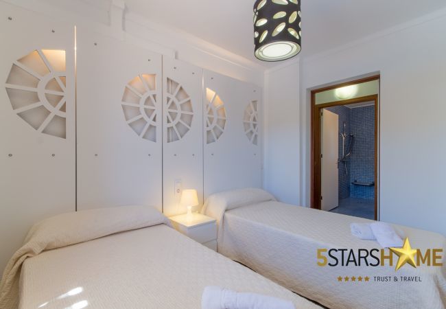 Beach house for 10 adults and babies in Son Serra de Marina. 5 DBR, 3 bathrooms, 1 full outdoor bathroom, AC, free wifi internet, pool with barbecue terrace.