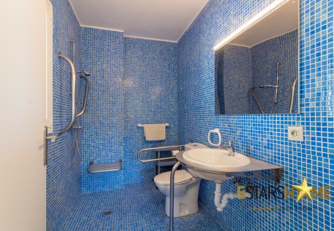 Beach house for 10 adults and babies in Son Serra de Marina. 5 DBR, 3 bathrooms, 1 full outdoor bathroom, AC, free wifi internet, pool with barbecue terrace.