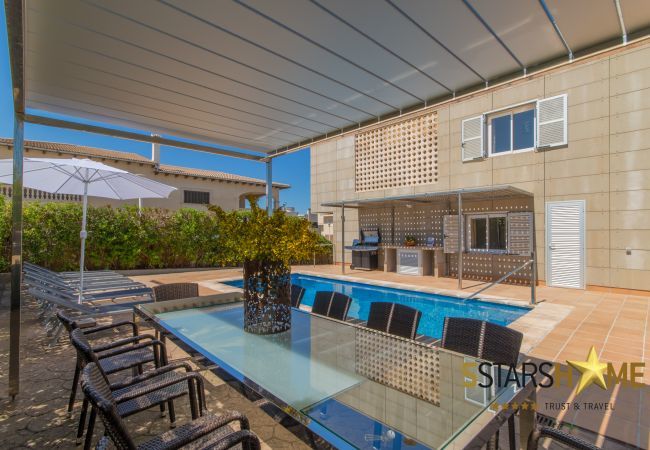 Beach house for 10 adults and babies in Son Serra de Marina. 5 DBR, 3 bathrooms, 1 full outdoor bathroom, AC, free wifi internet, pool with barbecue terrace.