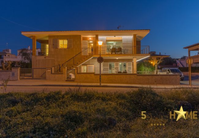 Beach house for 10 adults and babies in Son Serra de Marina. 5 DBR, 3 bathrooms, 1 full outdoor bathroom, AC, free wifi internet, pool with barbecue terrace.