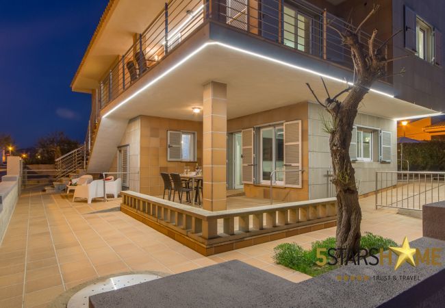 Beach house for 10 adults and babies in Son Serra de Marina. 5 DBR, 3 bathrooms, 1 full outdoor bathroom, AC, free wifi internet, pool with barbecue terrace.