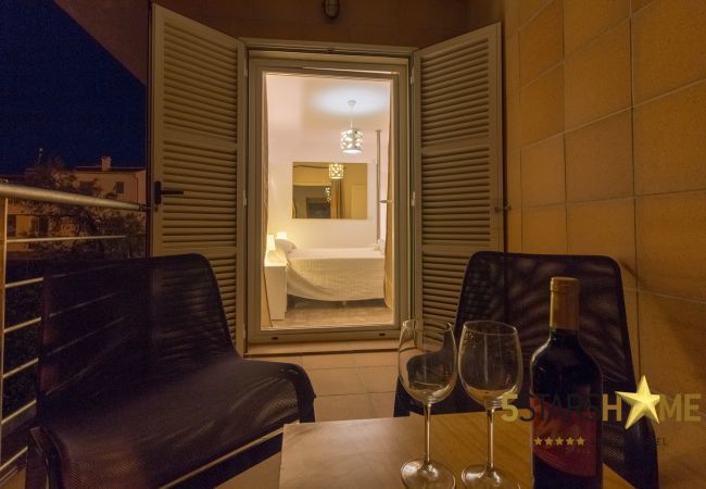 Beach house for 10 adults and babies in Son Serra de Marina. 5 DBR, 3 bathrooms, 1 full outdoor bathroom, AC, free wifi internet, pool with barbecue terrace.