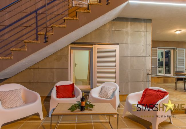 Beach house for 10 adults and babies in Son Serra de Marina. 5 DBR, 3 bathrooms, 1 full outdoor bathroom, AC, free wifi internet, pool with barbecue terrace.