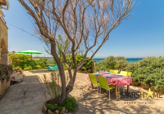 House facing the sea for 6 adults + babies in Colonia de Sant Pere. 3 DBR, 2 bathrooms, AC ( cold/warm), satellite tv, free wifi internet, terraces and garden, unforgettable sea views