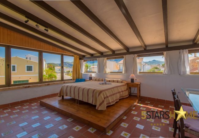 House facing the sea for 6 adults + babies in Colonia de Sant Pere. 3 DBR, 2 bathrooms, AC ( cold/warm), satellite tv, free wifi internet, terraces and garden, unforgettable sea views
