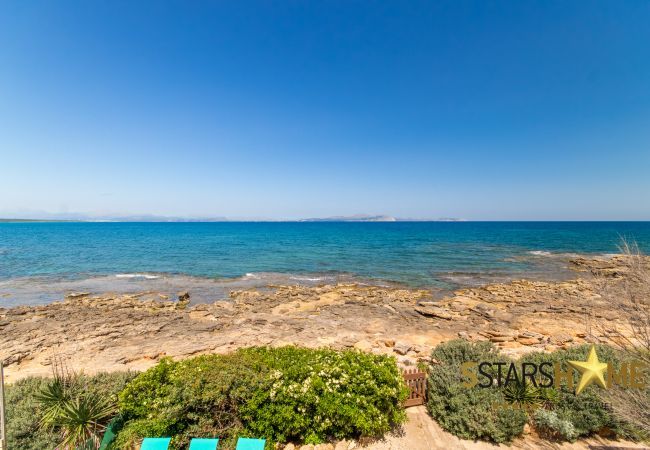 House facing the sea for 6 adults + babies in Colonia de Sant Pere. 3 DBR, 2 bathrooms, AC ( cold/warm), satellite tv, free wifi internet, terraces and garden, unforgettable sea views