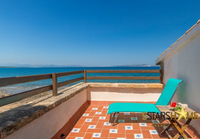 House facing the sea for 6 adults + babies in Colonia de Sant Pere. 3 DBR, 2 bathrooms, AC ( cold/warm), satellite tv, free wifi internet, terraces and garden, unforgettable sea views