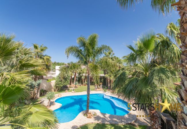 Villa with pool for 8 adults + children in Inca, Mallorca 4 double bedrooms, 3 bathrooms, free Wifi, air conditioning, large pool and large garden area.