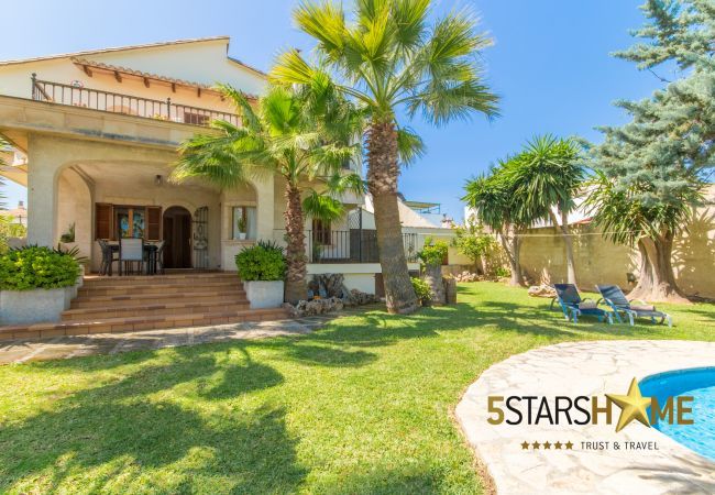 Villa with pool for 8 adults + children in Inca, Mallorca 4 double bedrooms, 3 bathrooms, free Wifi, air conditioning, large pool and large garden area.