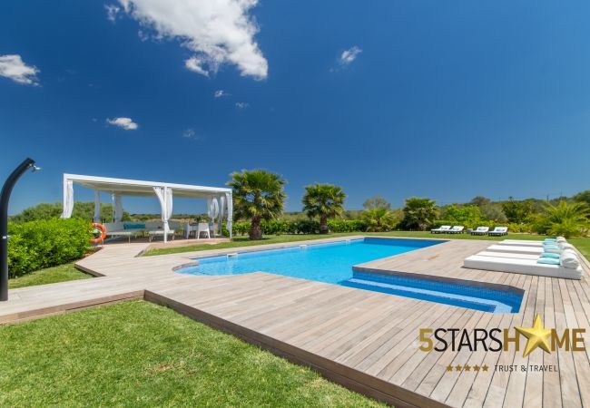 Villa with pool for 12 persons in Sant Jordi, Mallorca 6 DBR, 6 bathrooms en suite, 1 extra bathroom, AC, free Wifi, music system, garden, pool, BBQ and relaxation areas.