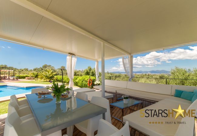 Villa with pool for 12 persons in Sant Jordi, Mallorca 6 DBR, 6 bathrooms en suite, 1 extra bathroom, AC, free Wifi, music system, garden, pool, BBQ and relaxation areas.