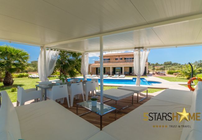 Villa with pool for 12 persons in Sant Jordi, Mallorca 6 DBR, 6 bathrooms en suite, 1 extra bathroom, AC, free Wifi, music system, garden, pool, BBQ and relaxation areas.