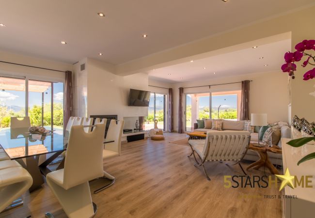 Villa with pool for 12 persons in Sant Jordi, Mallorca 6 DBR, 6 bathrooms en suite, 1 extra bathroom, AC, free Wifi, music system, garden, pool, BBQ and relaxation areas.