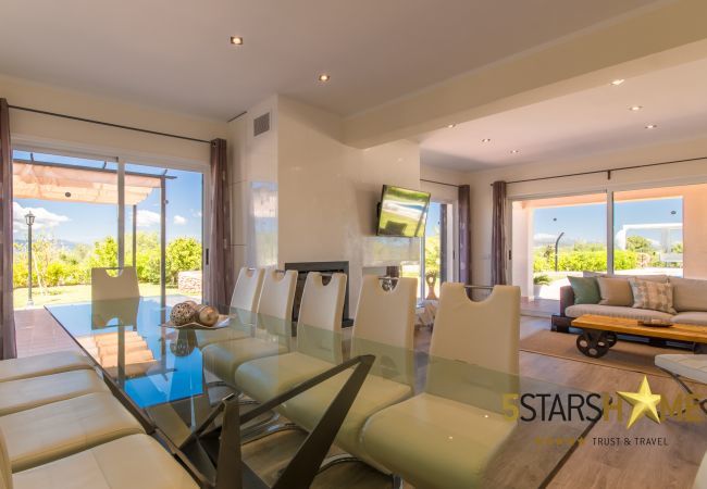 Villa with pool for 12 persons in Sant Jordi, Mallorca 6 DBR, 6 bathrooms en suite, 1 extra bathroom, AC, free Wifi, music system, garden, pool, BBQ and relaxation areas.