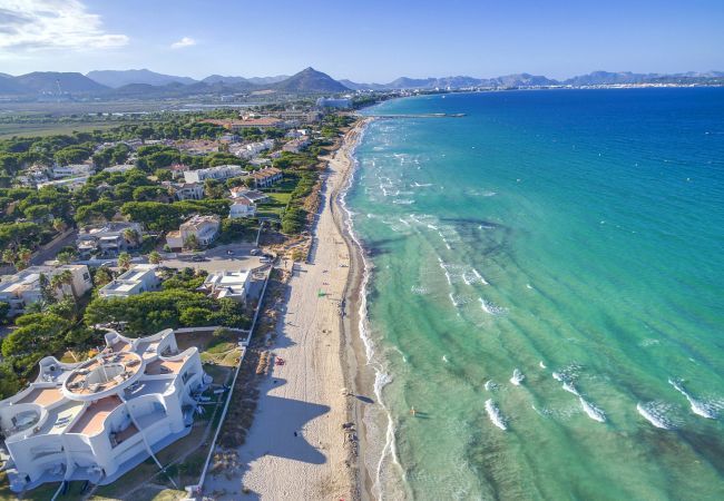 Townhouse for 6 persons in Búger, Mallorca 3 double bedrooms, 2 bathrooms, garden, terrace, BBQ, fireplace, free WIFI, heating, AC in living room and some bedrooms.