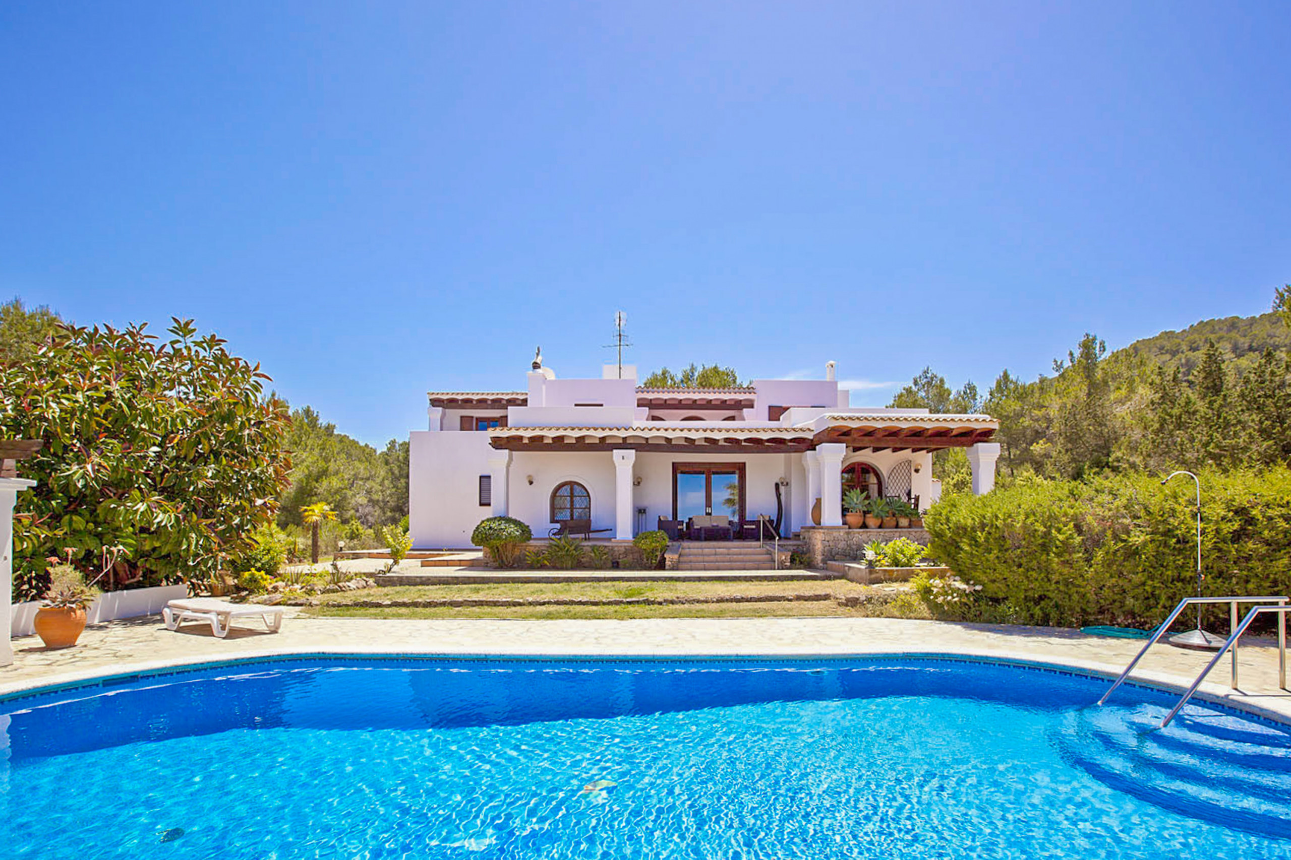 Beautiful villa with swimming pool