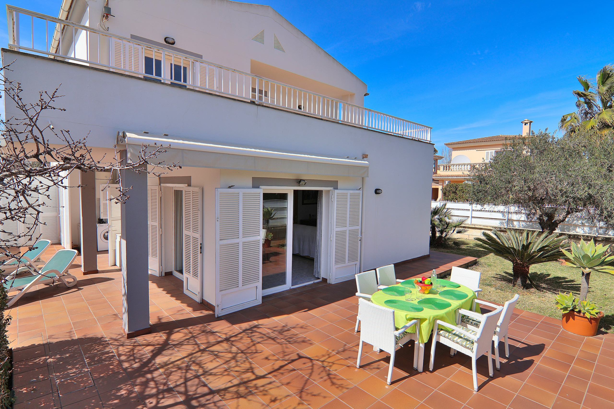 Quiet holiday home with sunbathing garden