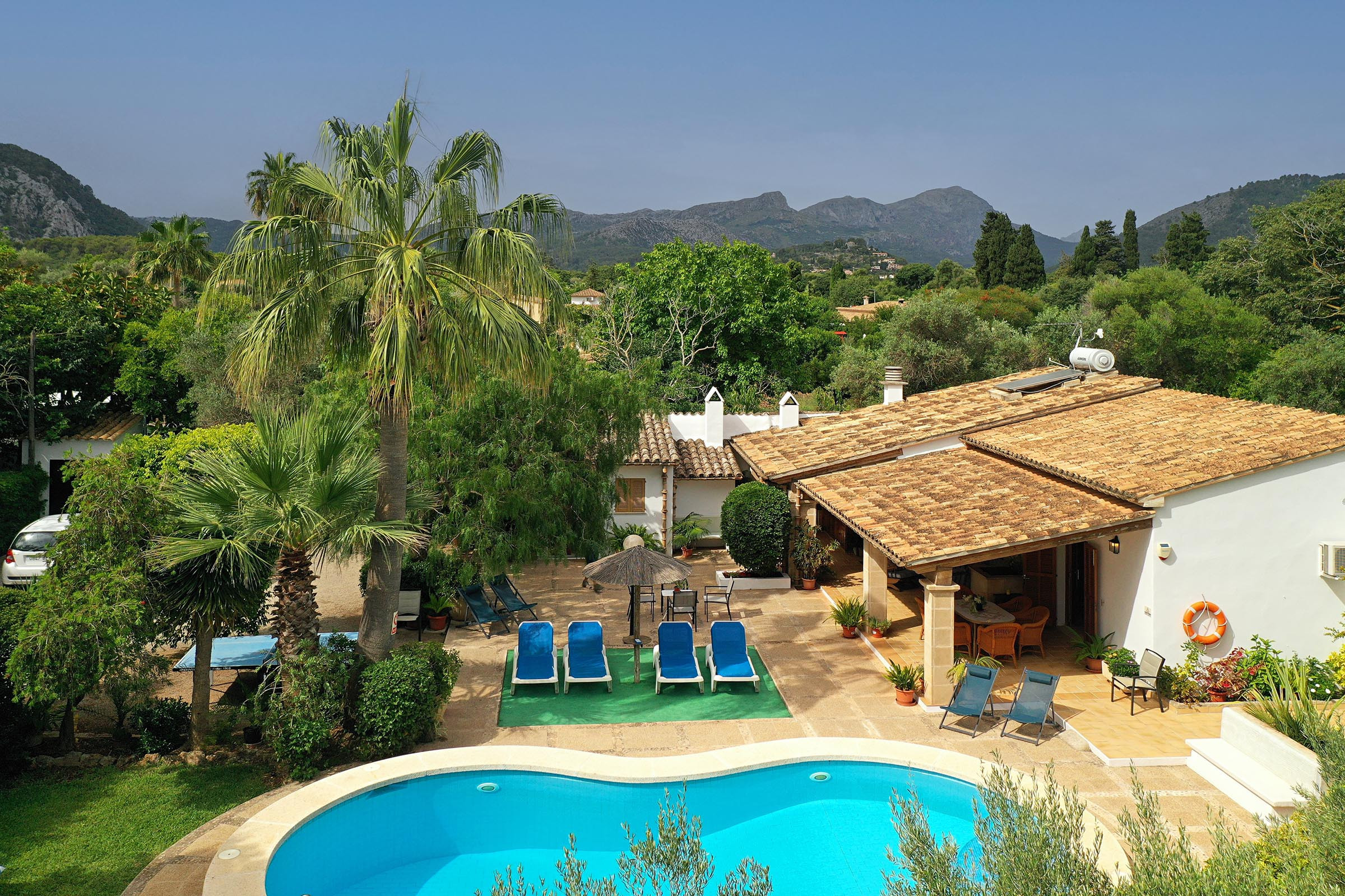 Villa with independent house, private heated swimming pool, garden, ping pong table, in Pollensa at 4km from the beach.