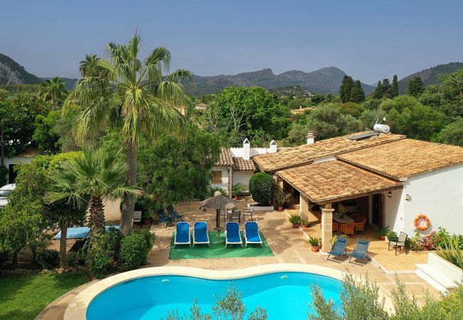 Villa with independent house, private heated swimming pool, garden, ping pong table, in Pollensa at 4km from the beach.