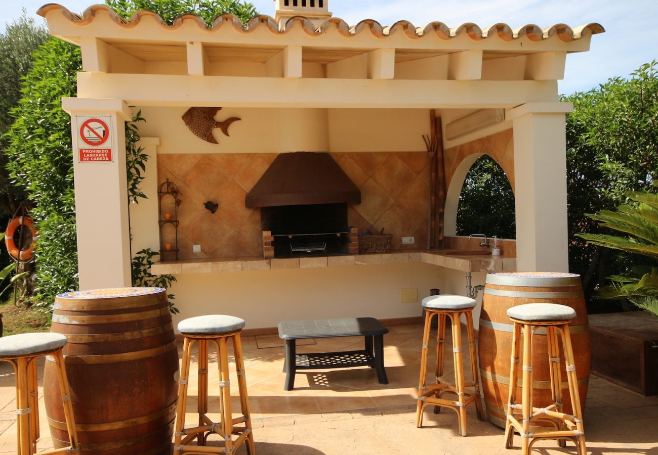 4 DB, 3 bathrooms(2 en suite), large private pool, nice barbecue area, children's playground, free wifi internet.