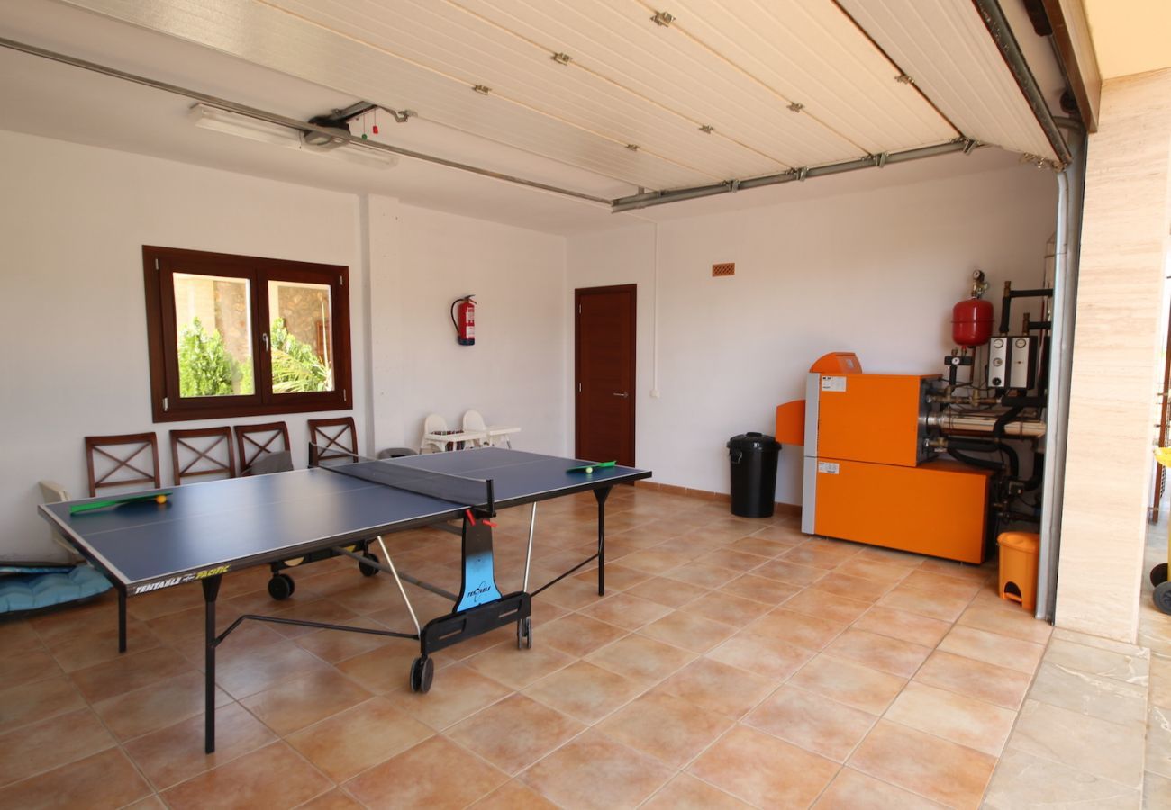 4 DB, 3 bathrooms(2 en suite), large private pool, nice barbecue area, children's playground, free wifi internet.