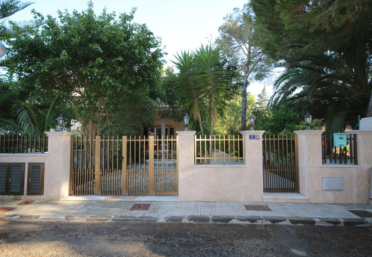 4 DBR, 2 bathrooms, garden, barbecue, wifi internet, only 250m to the beach of Platjas de Muro / Port d'Alcudia