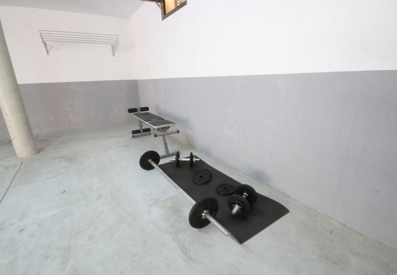 House with pool for 6 people in Playa de Muro, Mallorca. 3 double bedrooms, 2 bathrooms, guest WC, private pool and barbecue, only 40 m from the sandy beach