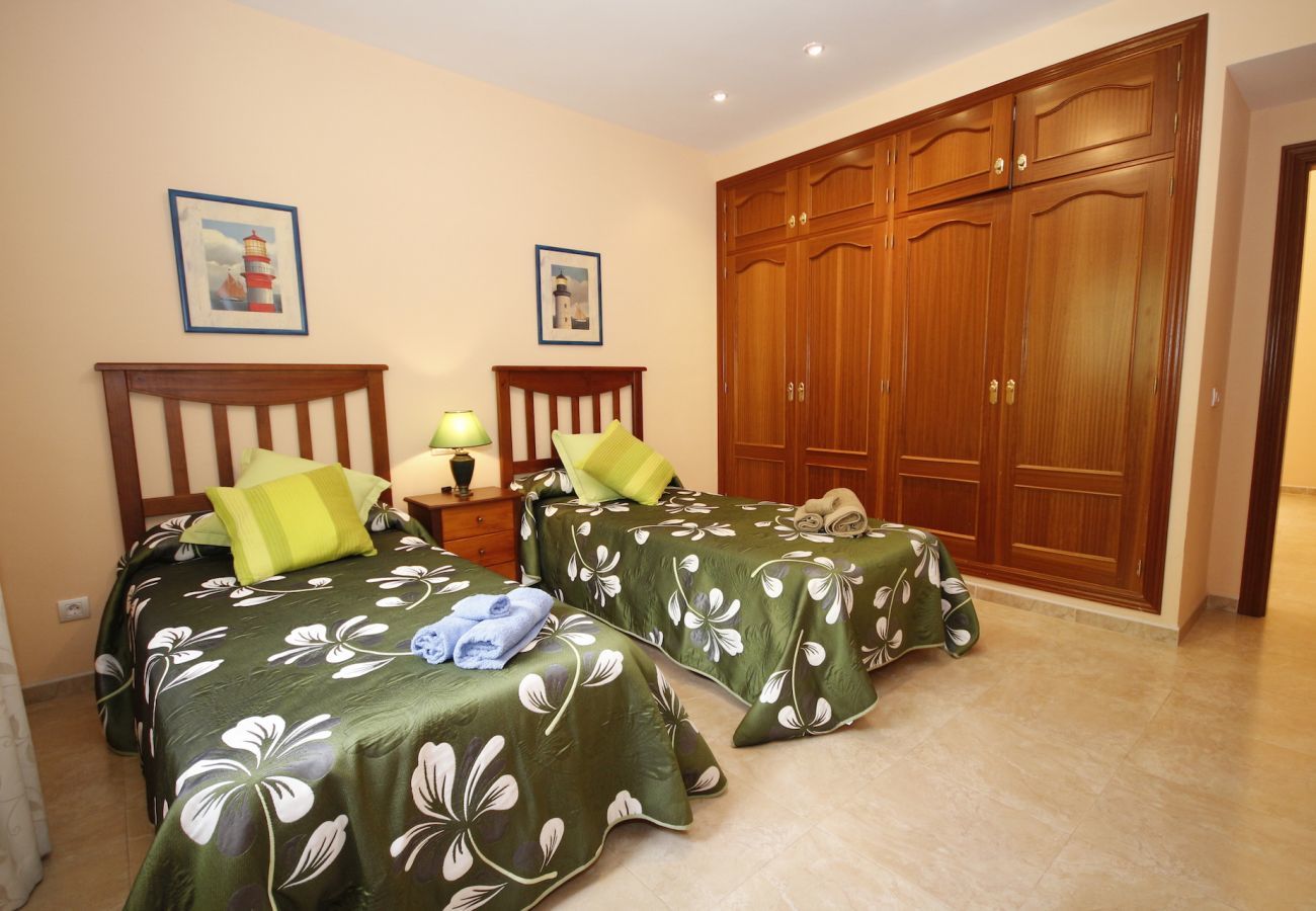 Villa with pool for 8 people in Sa Pobla, Mallorca. Villa with views to the mountain, garden and pool for 8 people in Sa Pobla, Mallorca. 4 bedrooms, perfect for families.