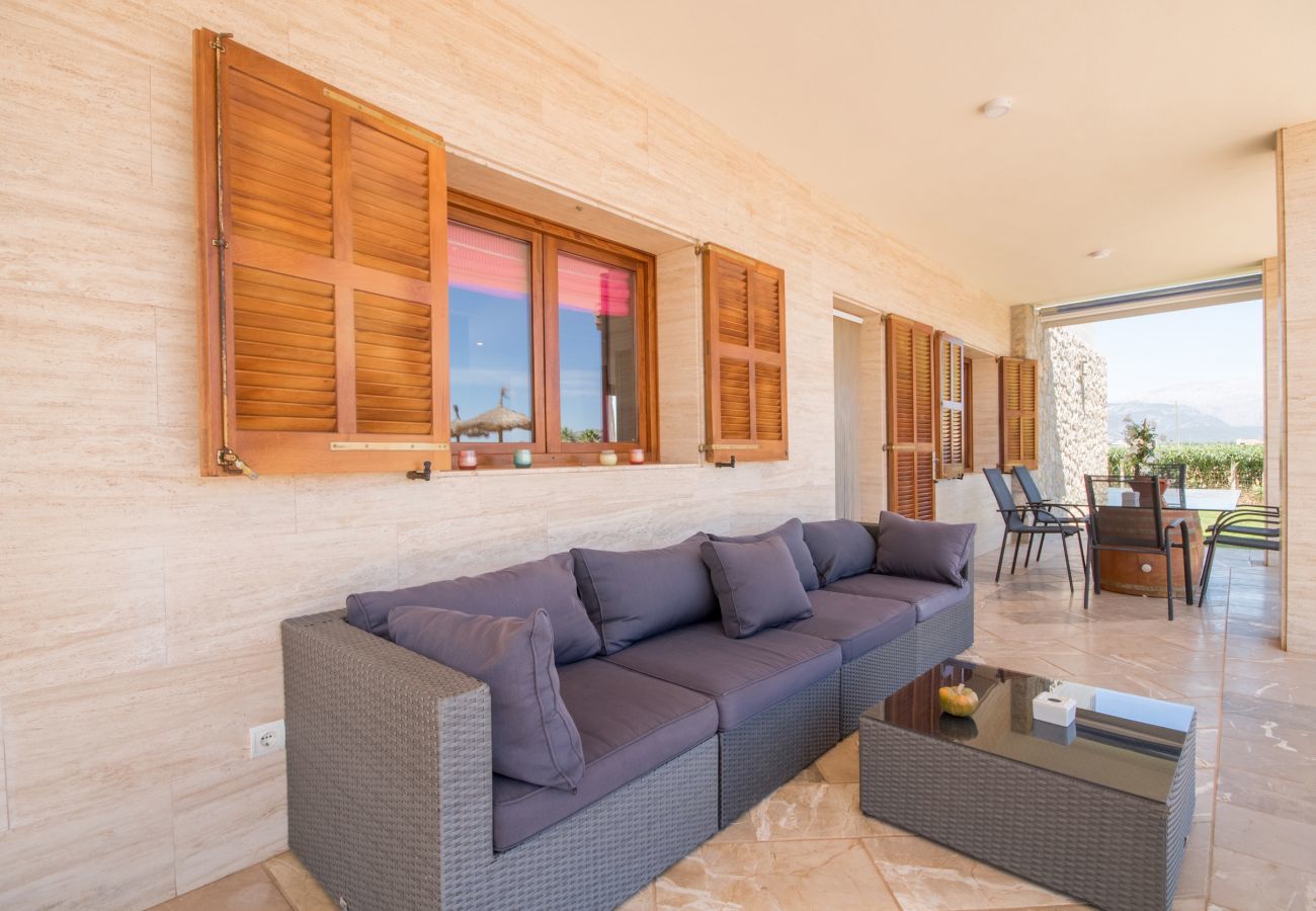 Villa with pool for 8 people in Sa Pobla, Mallorca. 3 double bedrooms, 2 bathrooms, large private pool, nice barbecue area, children's playground, free wifi-high-speed internet