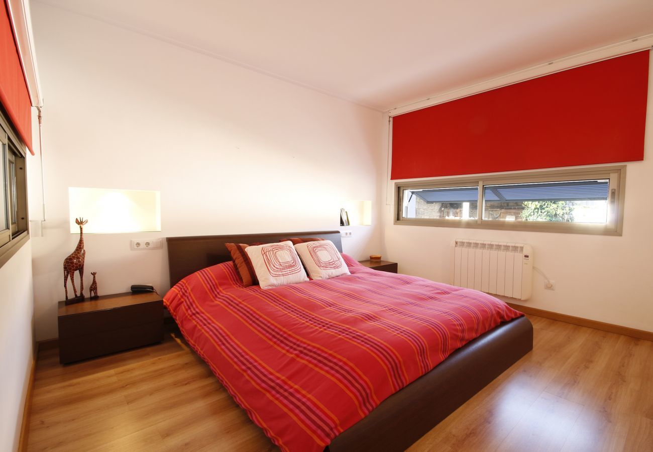  3 DBR, 1 children's room, 3 bathrooms, WIFI,  garden with BBQ and roof terrace.