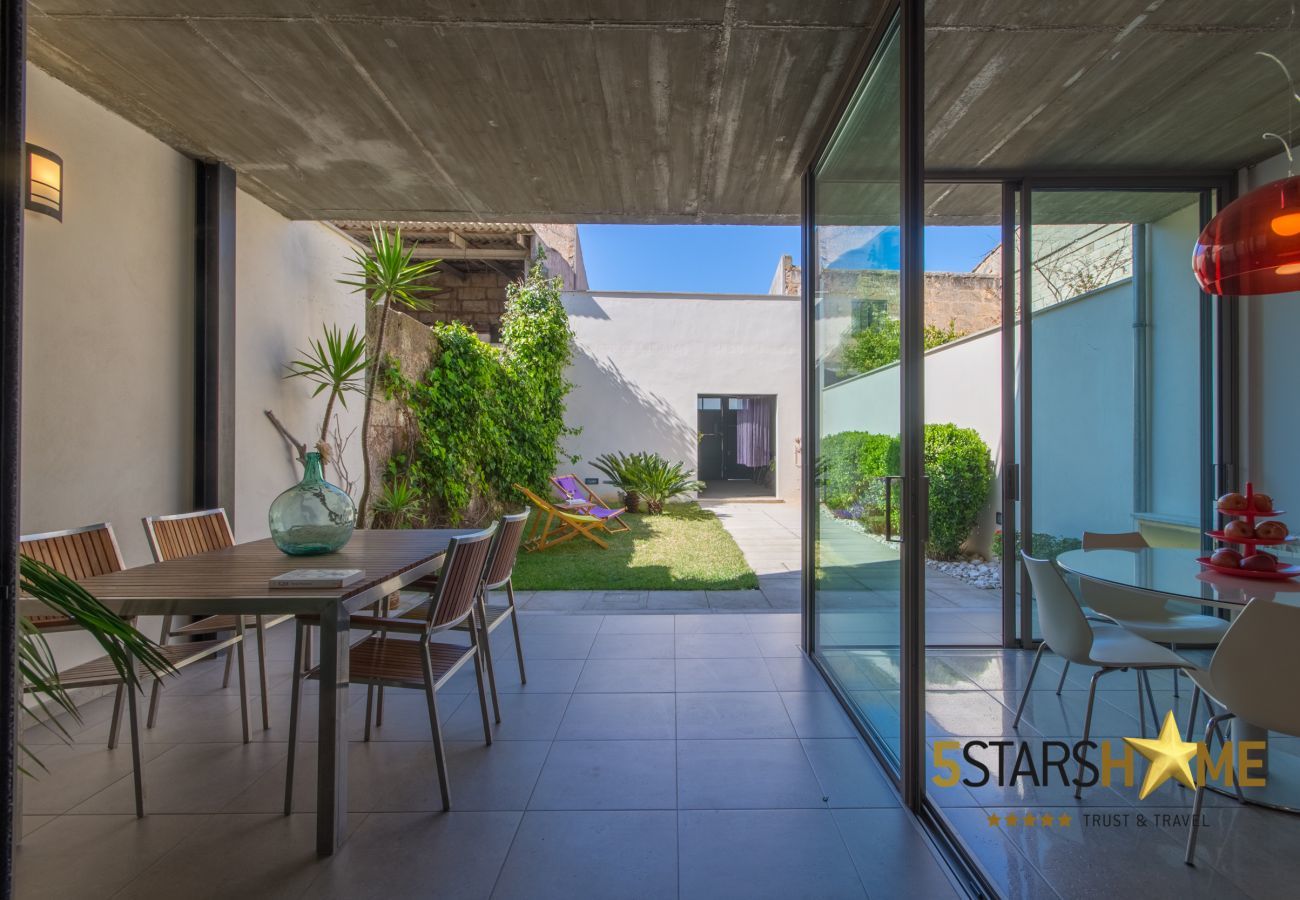  3 DBR, 1 children's room, 3 bathrooms, WIFI,  garden with BBQ and roof terrace.