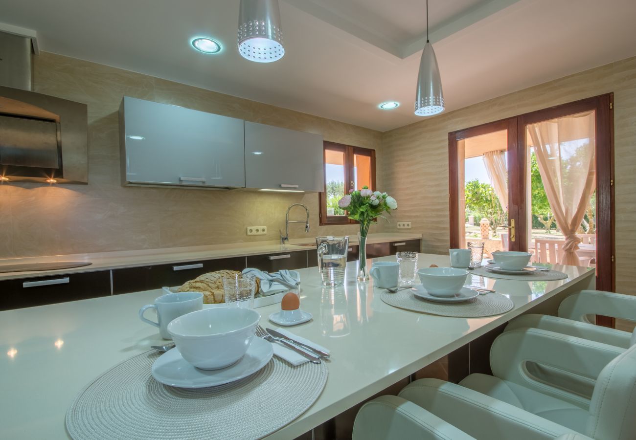 Villa with pool for 8 people in Santa Margalida, Mallorca. 4 DBR, 3 BR, 1 Outdoor bathroom, AC, Wifi, Home cinema, pool with music system, fitness room, Table Tennis, billiards...