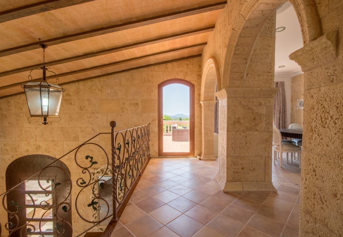 Villa with pool for 8 people in Santa Margalida, Mallorca. 4 DBR, 3 BR, 1 Outdoor bathroom, AC, Wifi, Home cinema, pool with music system, fitness room, Table Tennis, billiards...