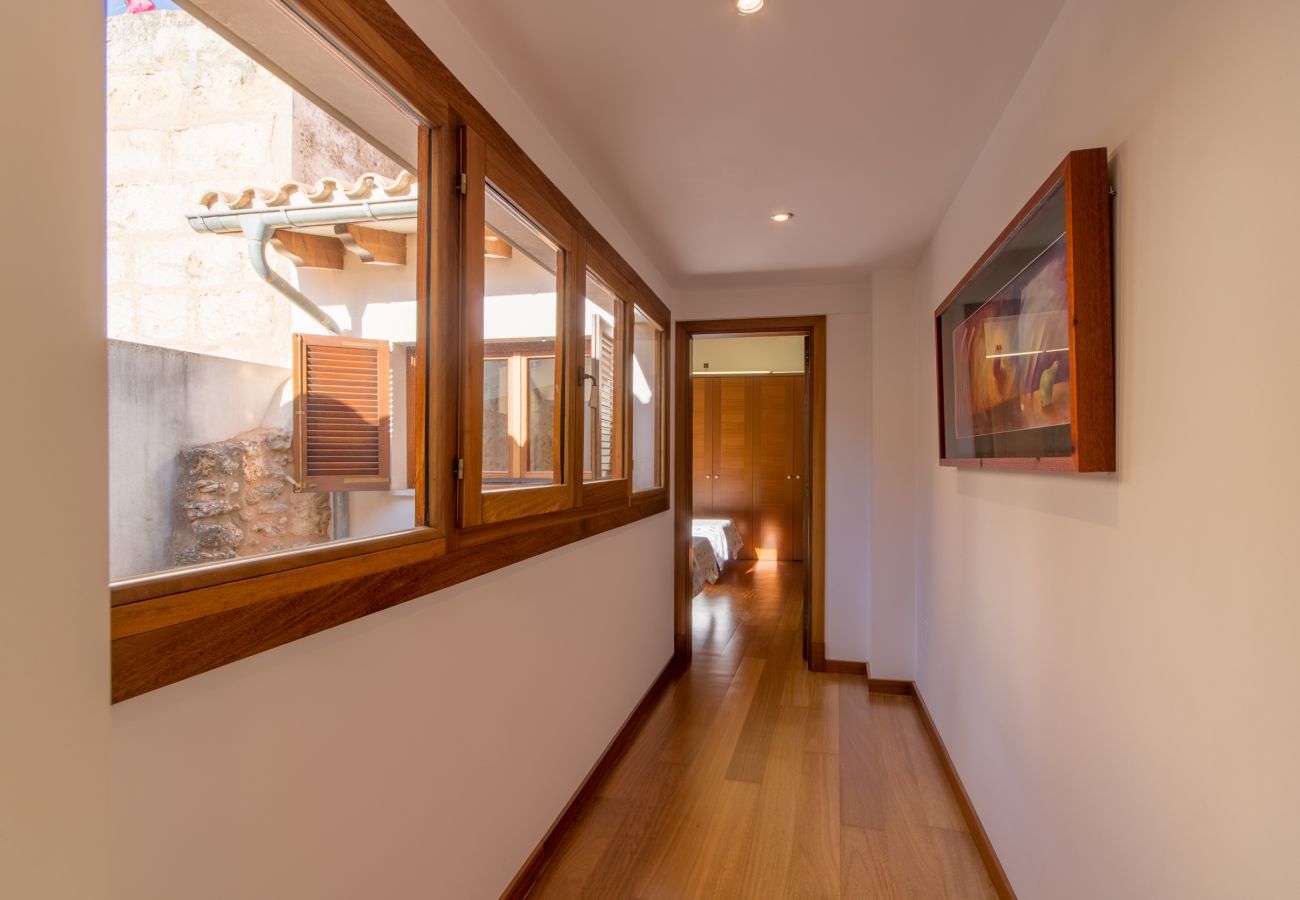3 DBR, 1 BR, 1 guest toilet, air conditioning, free wifi, close to all amenities