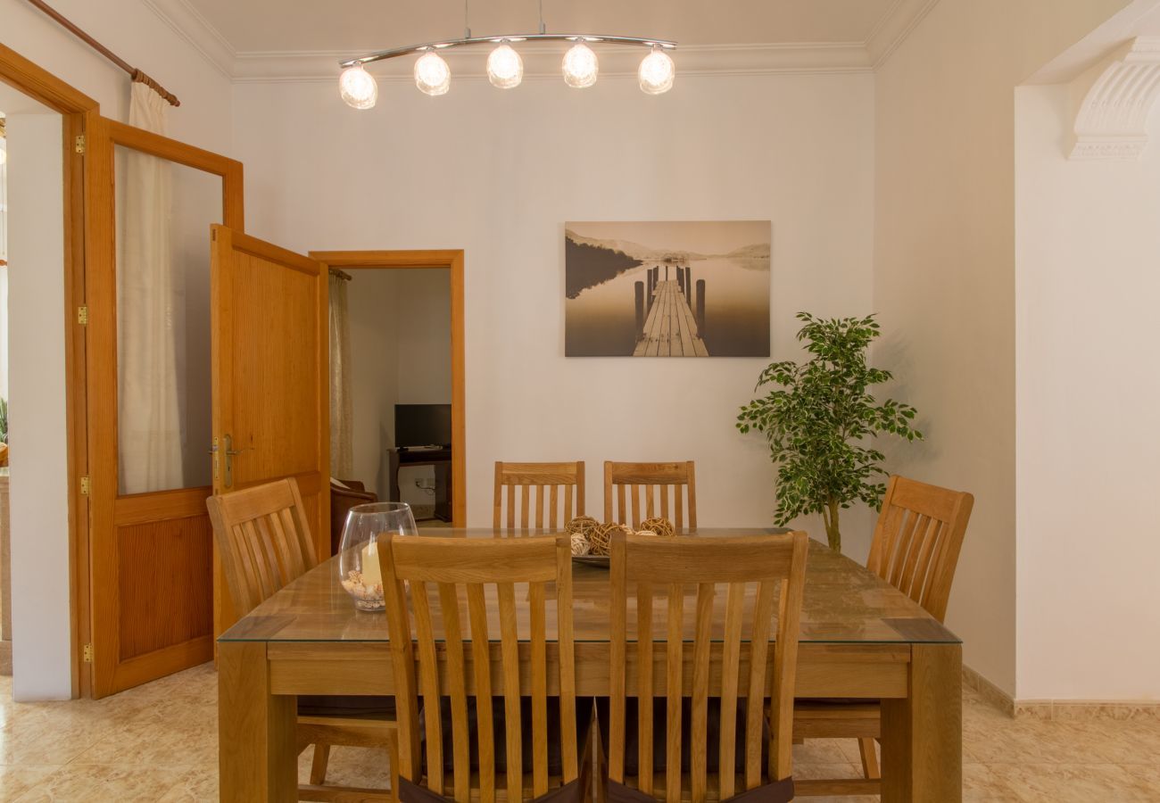 Townhouse with pool for 6 people in Ariany, Mallorca. 3 DBR, 3 BR, air conditioning, free wifi, pool terrace with barbecue area
