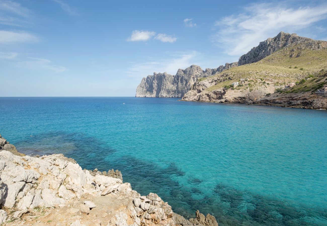 Townhouse with pool for 6 people in Ariany, Mallorca. 3 DBR, 3 BR, air conditioning, free wifi, pool terrace with barbecue area