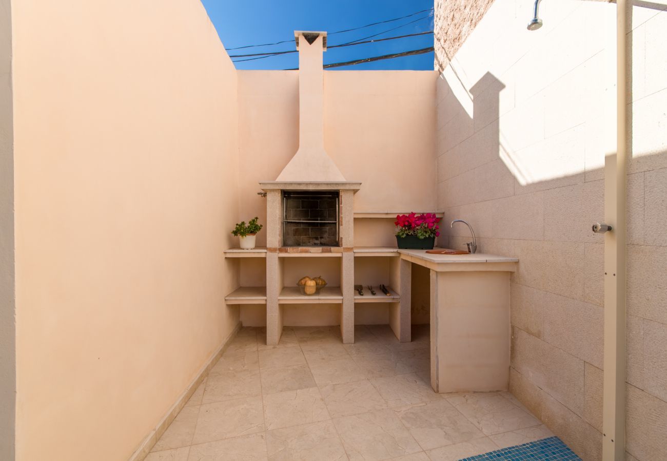 Townhouse with pool for 6 people in Ariany, Mallorca. 3 DBR, 3 BR, air conditioning, free wifi, pool terrace with barbecue area