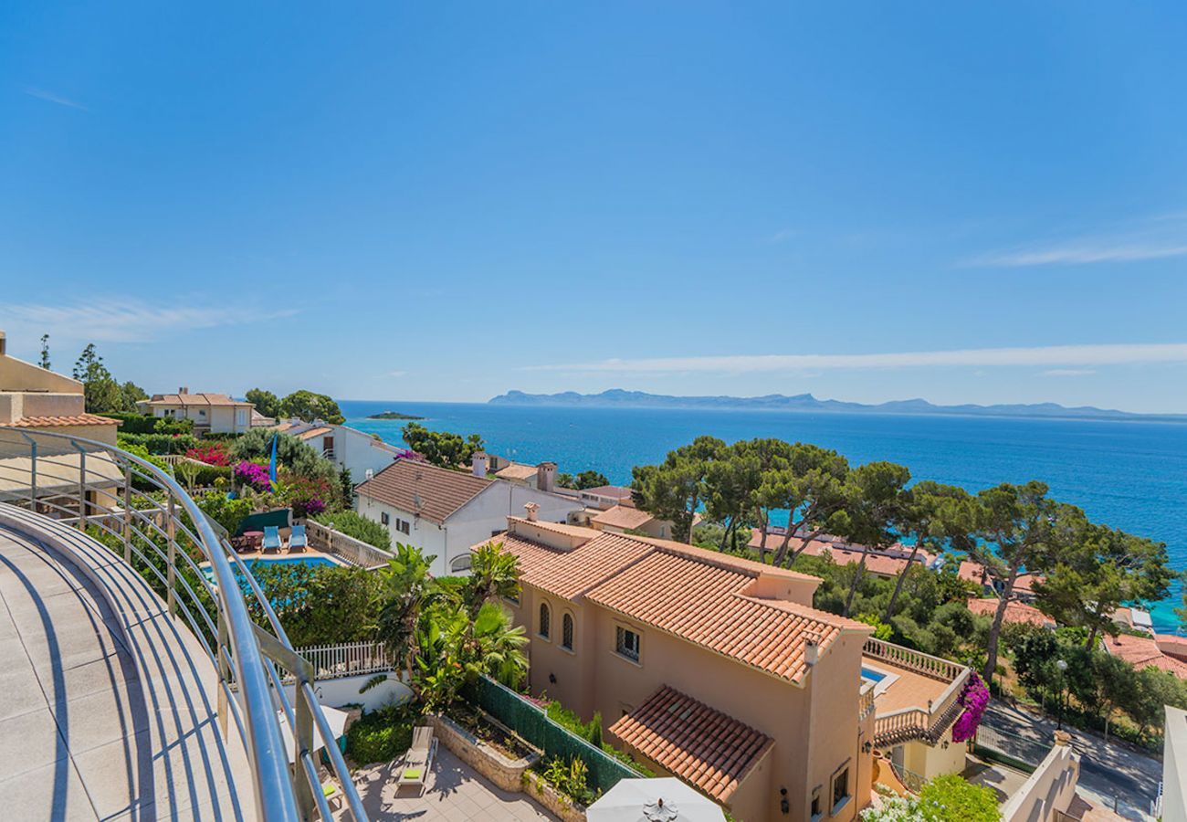 Villa with pool for 10 persons in Alcanada, Mallorca. 5 DBR, 5 BR en suite, AC, free wifi, pool, SPA area with heated indoor pool and whirlpool, fitness and many extras