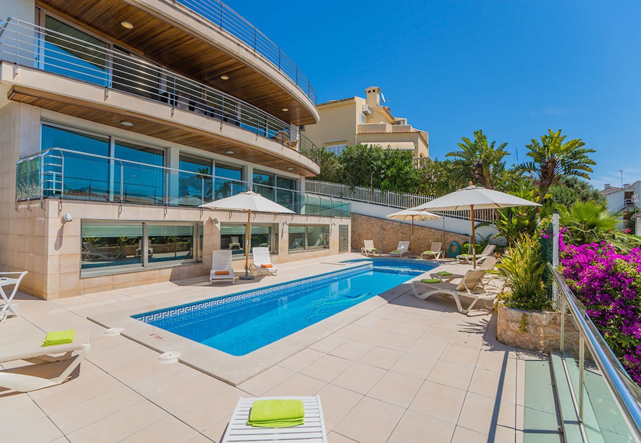 Villa with pool for 10 persons in Alcanada, Mallorca. 5 DBR, 5 BR en suite, AC, free wifi, pool, SPA area with heated indoor pool and whirlpool, fitness and many extras
