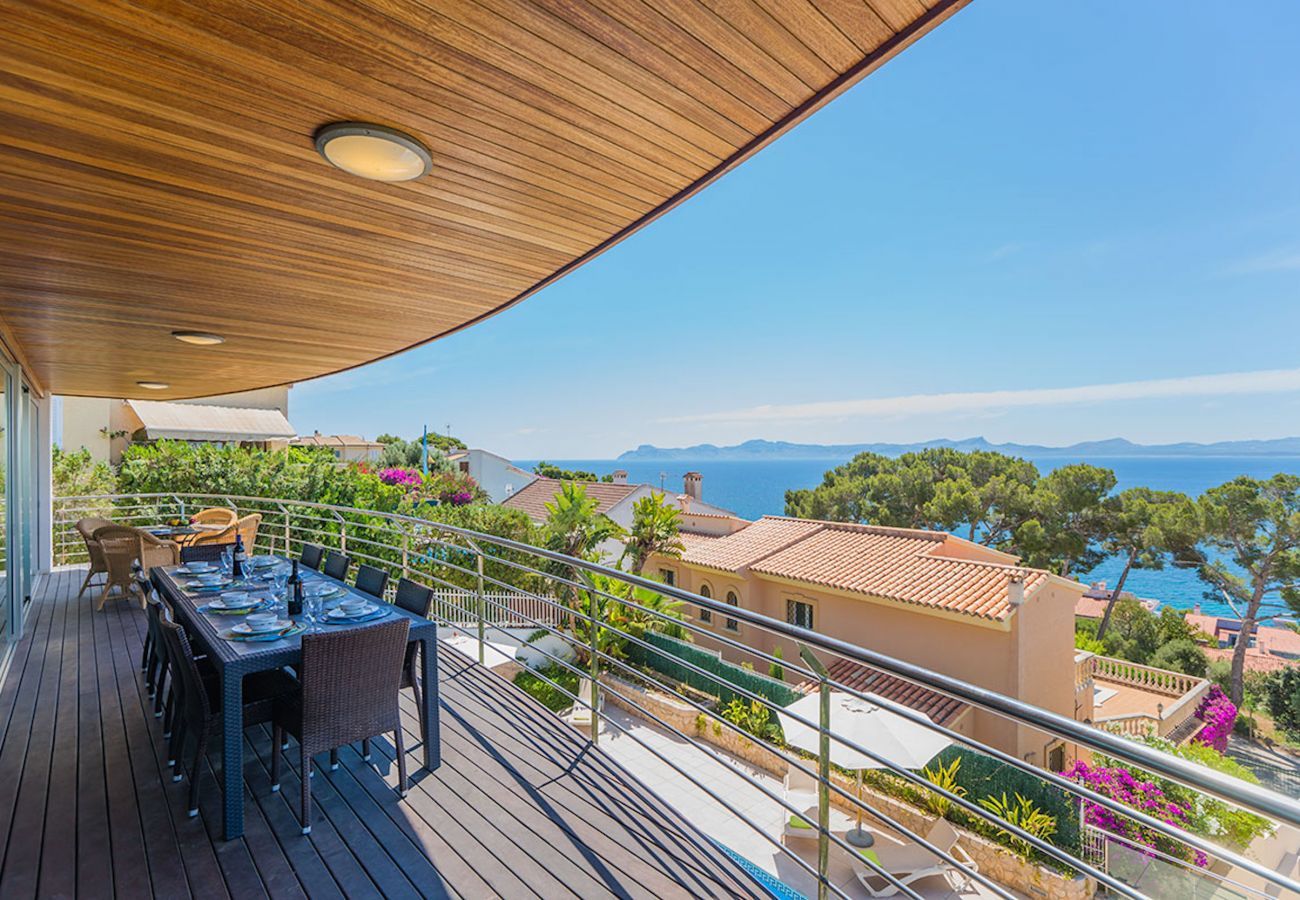 Villa with pool for 10 persons in Alcanada, Mallorca. 5 DBR, 5 BR en suite, AC, free wifi, pool, SPA area with heated indoor pool and whirlpool, fitness and many extras