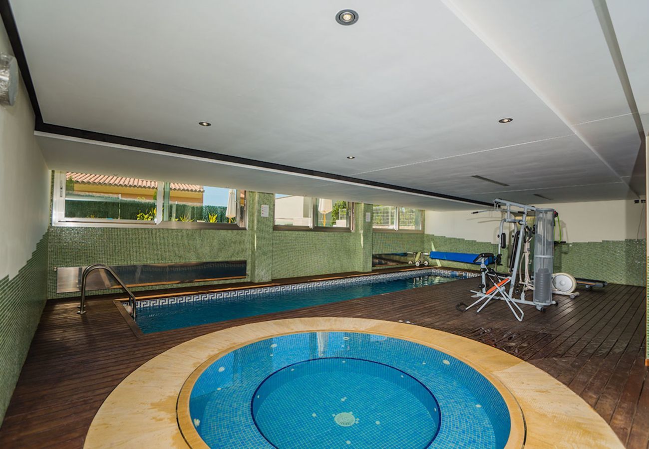 Villa with pool for 10 persons in Alcanada, Mallorca. 5 DBR, 5 BR en suite, AC, free wifi, pool, SPA area with heated indoor pool and whirlpool, fitness and many extras