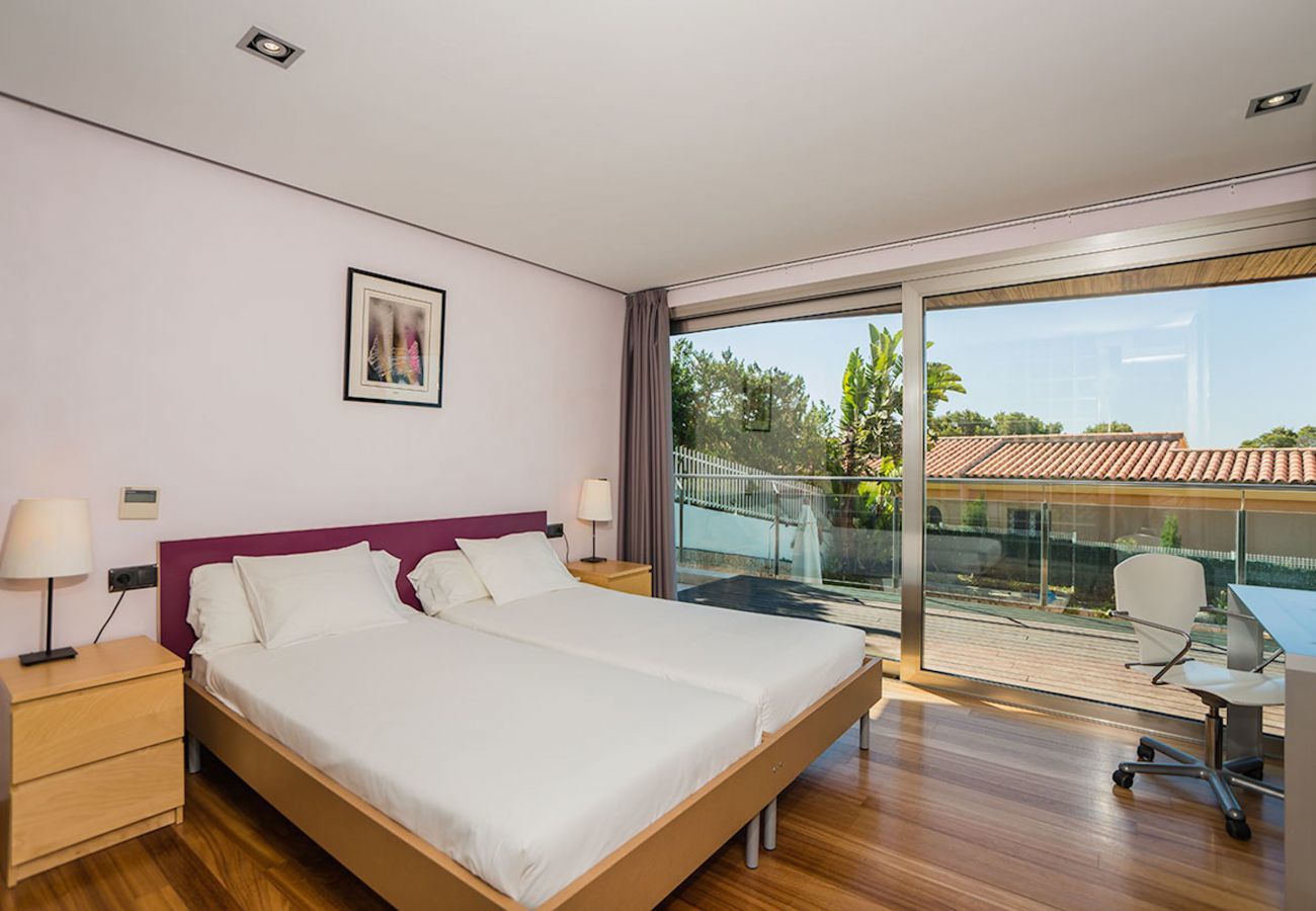 Villa with pool for 10 persons in Alcanada, Mallorca. 5 DBR, 5 BR en suite, AC, free wifi, pool, SPA area with heated indoor pool and whirlpool, fitness and many extras
